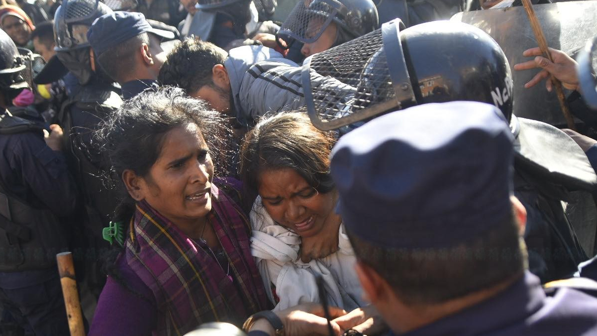 बबरमहलबाट रुबी खानसहित अधिकारकर्मी पक्राउ